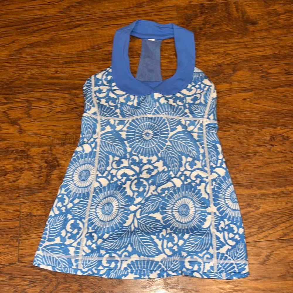 Blue floral print lulu lemon top